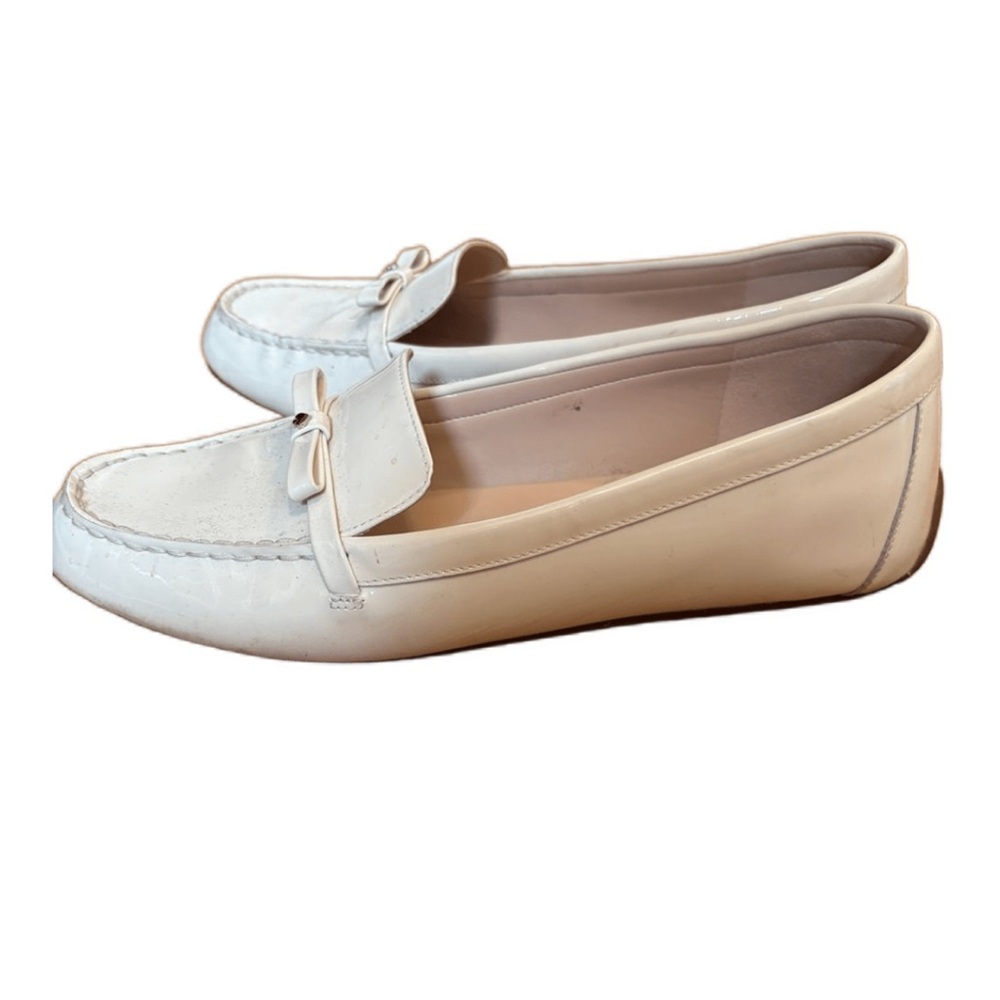 Kate Spade patent Cream Loafers with Bow Detail, Sz 9.5